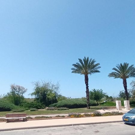 Beach Suite Israel- Private Jacuzzi Garden Suite & Gym, 3 Min Walk To Beach ביץ סוייט ישראל- ג'קוזי פרטי בגינה 3 דקות הליכה לים וחדר כושר Aşkelon Dış mekan fotoğraf