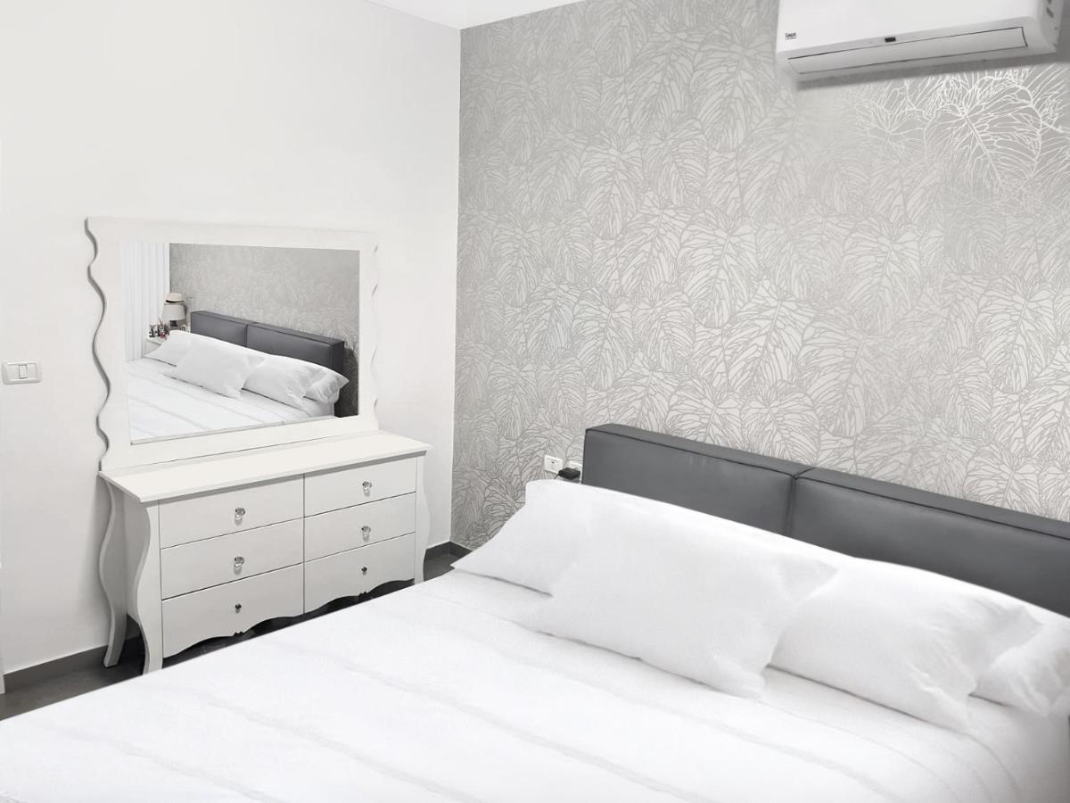 Beach Suite Israel- Private Jacuzzi Garden Suite & Gym, 3 Min Walk To Beach ביץ סוייט ישראל- ג'קוזי פרטי בגינה 3 דקות הליכה לים וחדר כושר Aşkelon Dış mekan fotoğraf