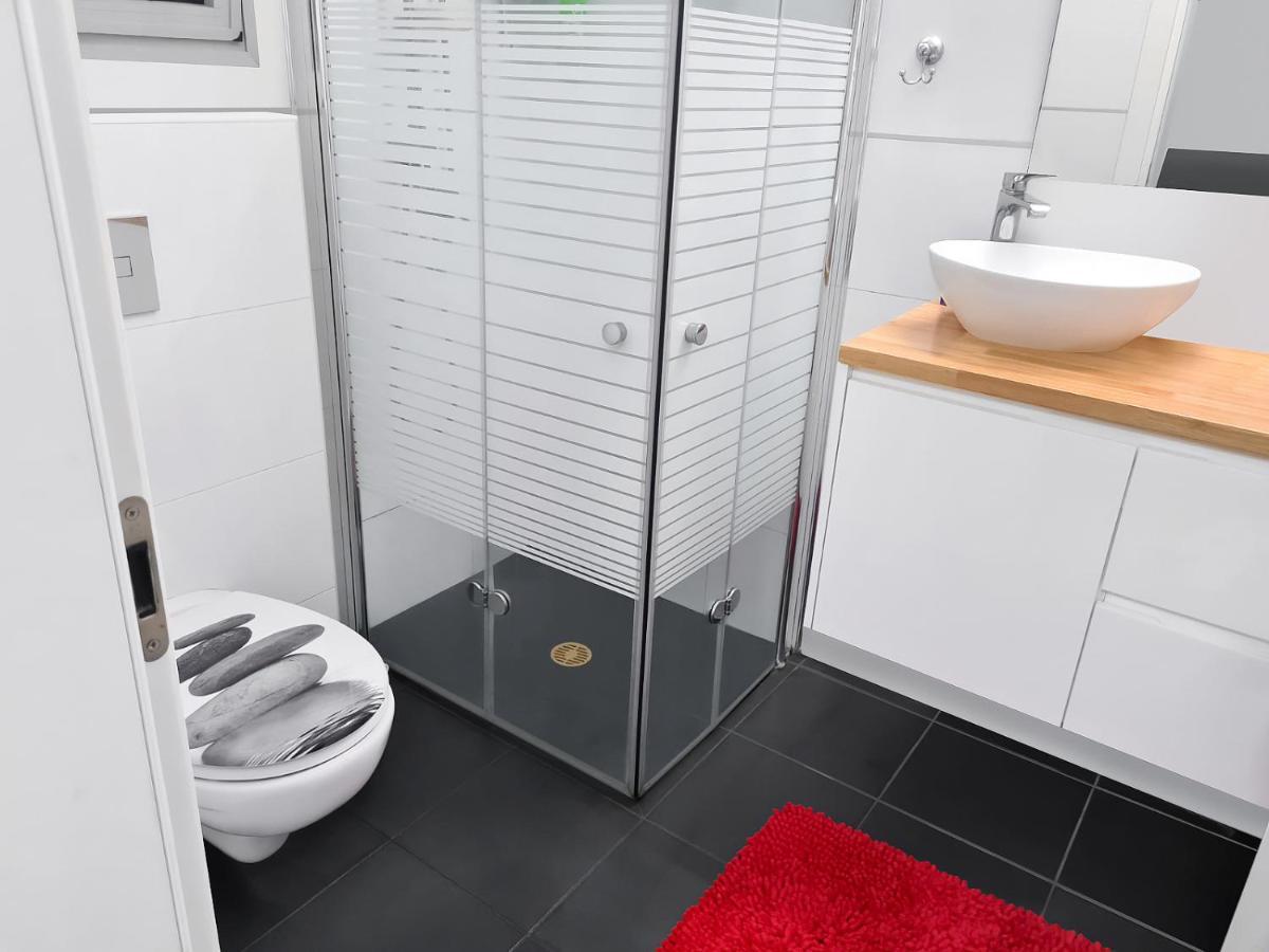 Beach Suite Israel- Private Jacuzzi Garden Suite & Gym, 3 Min Walk To Beach ביץ סוייט ישראל- ג'קוזי פרטי בגינה 3 דקות הליכה לים וחדר כושר Aşkelon Dış mekan fotoğraf