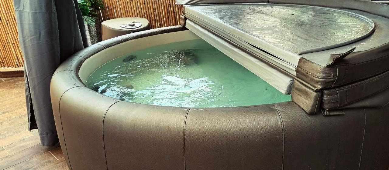 Beach Suite Israel- Private Jacuzzi Garden Suite & Gym, 3 Min Walk To Beach ביץ סוייט ישראל- ג'קוזי פרטי בגינה 3 דקות הליכה לים וחדר כושר Aşkelon Dış mekan fotoğraf