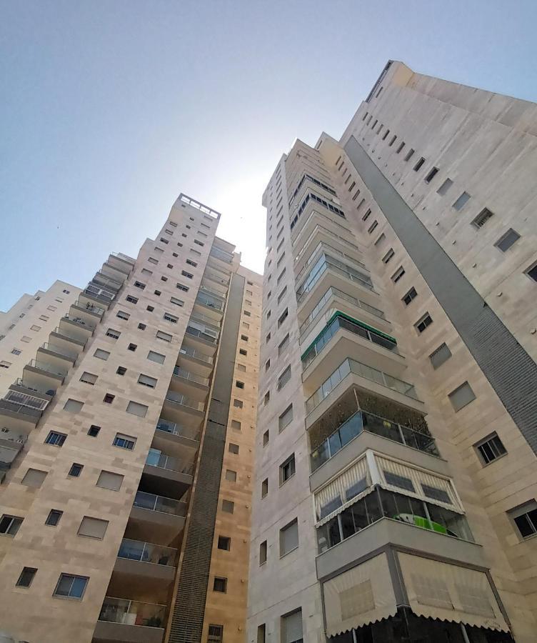 Beach Suite Israel- Private Jacuzzi Garden Suite & Gym, 3 Min Walk To Beach ביץ סוייט ישראל- ג'קוזי פרטי בגינה 3 דקות הליכה לים וחדר כושר Aşkelon Dış mekan fotoğraf